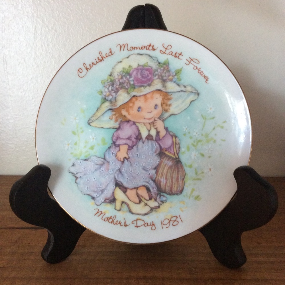 Set of 4 Avon Mother’s Day Plates